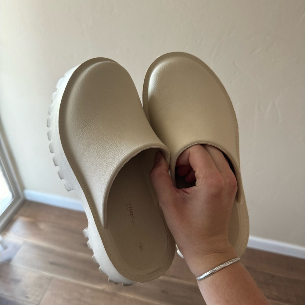 Free People Bae Platform Mule by Jeffrey Campbell | Size 9 | Beige / White
